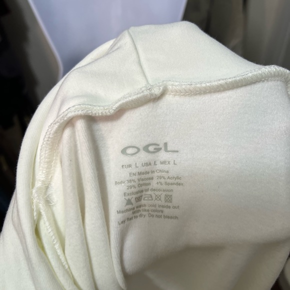 OGL Eco-Mousse®2.0 Surplice Tuckable Top - Picture 4 of 5